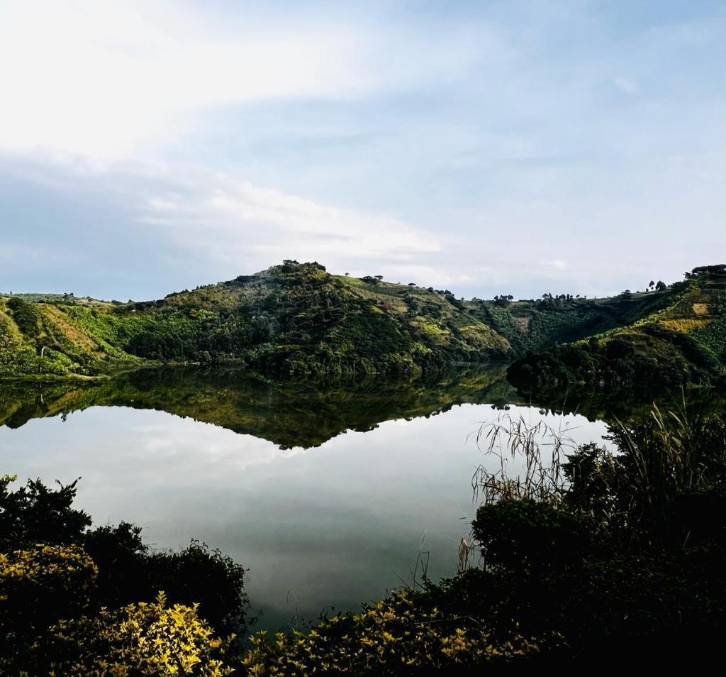 Mwamba Kelele Lodge Fort Portal Luaran gambar